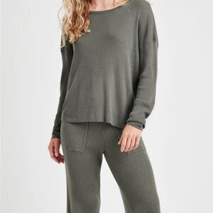 Splendid NWT Olive Green Women's 2 pc Sweater Set